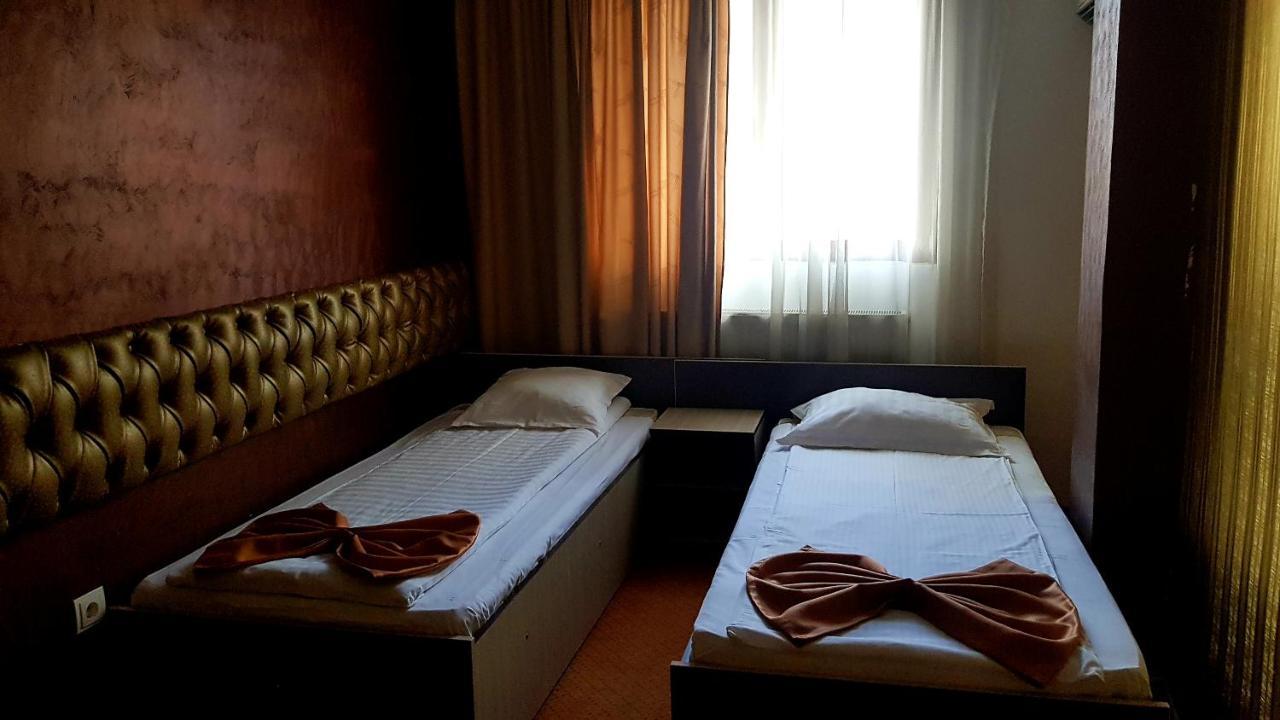 Asia Hotel Тиргу-Жіу Екстер'єр фото