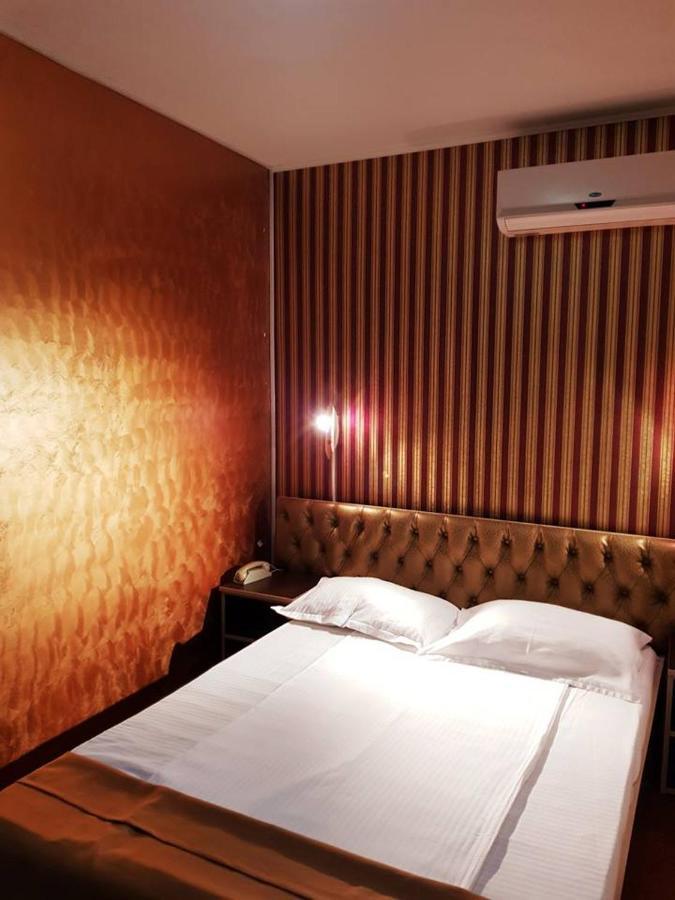 Asia Hotel Тиргу-Жіу Екстер'єр фото