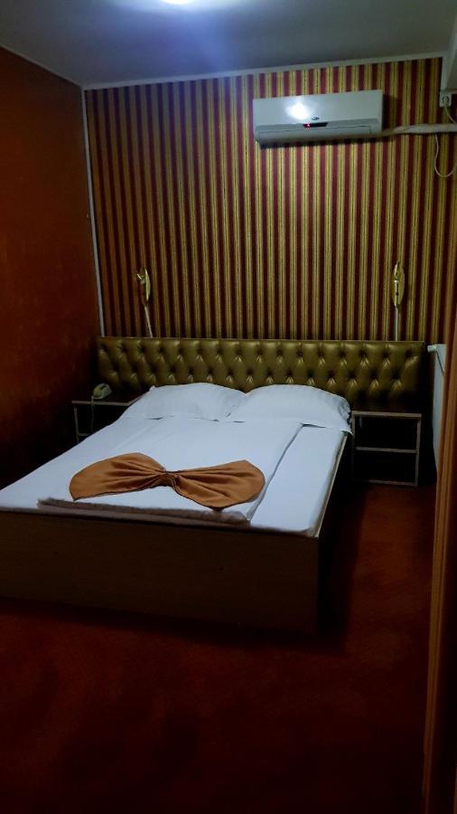 Asia Hotel Тиргу-Жіу Екстер'єр фото