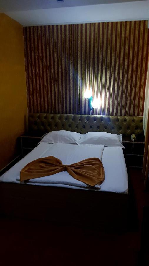 Asia Hotel Тиргу-Жіу Екстер'єр фото