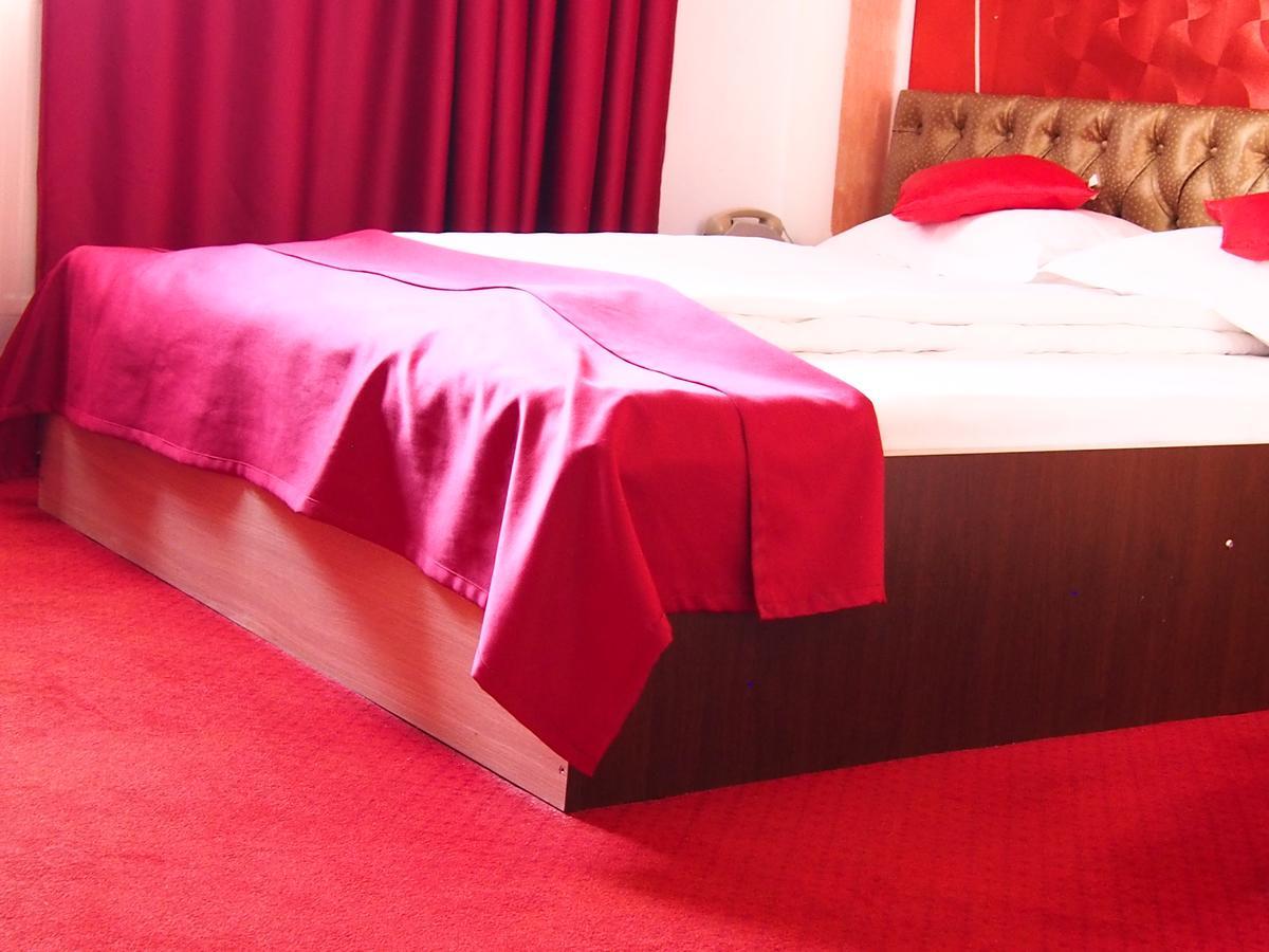 Asia Hotel Тиргу-Жіу Екстер'єр фото