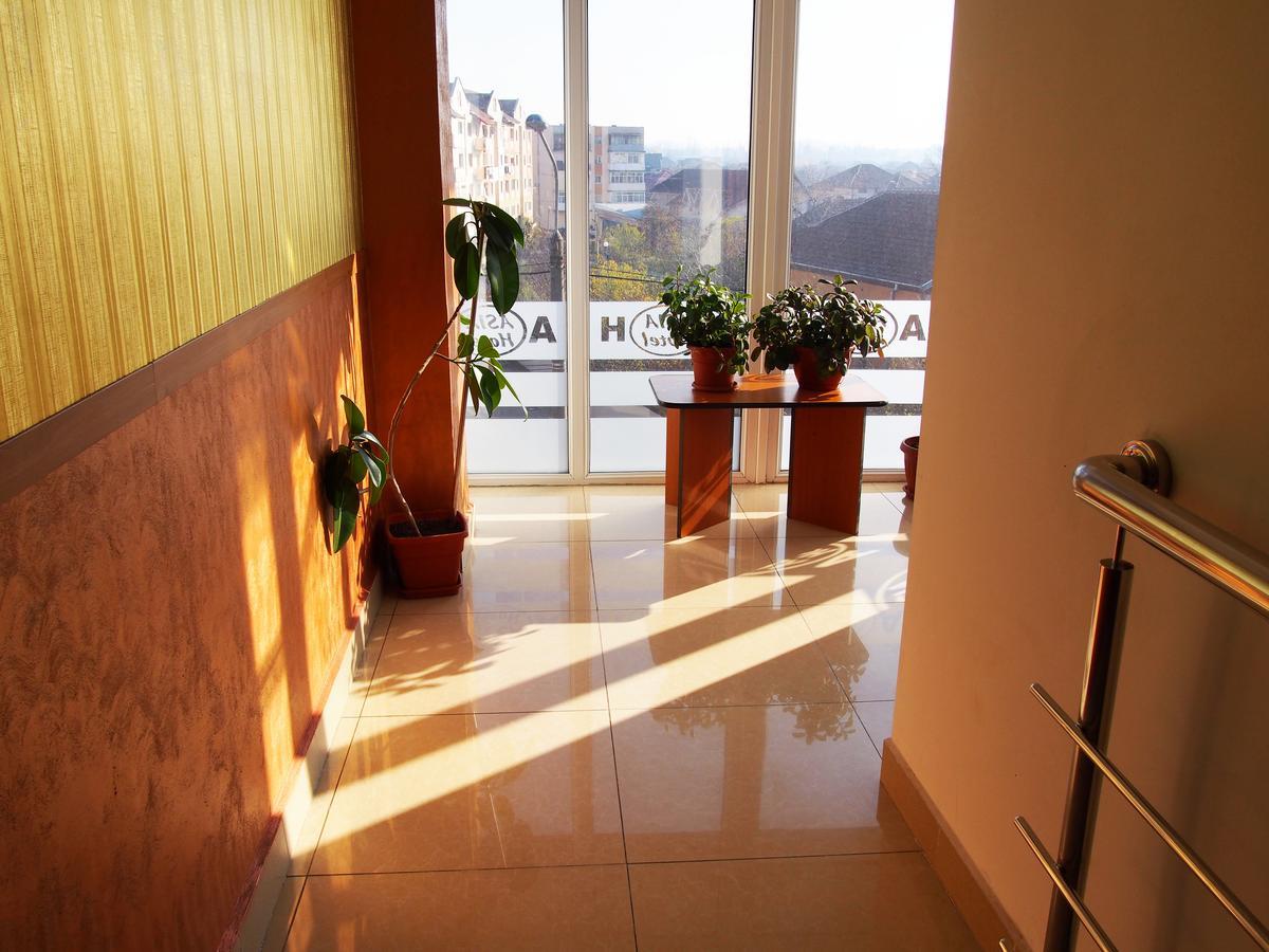 Asia Hotel Тиргу-Жіу Екстер'єр фото