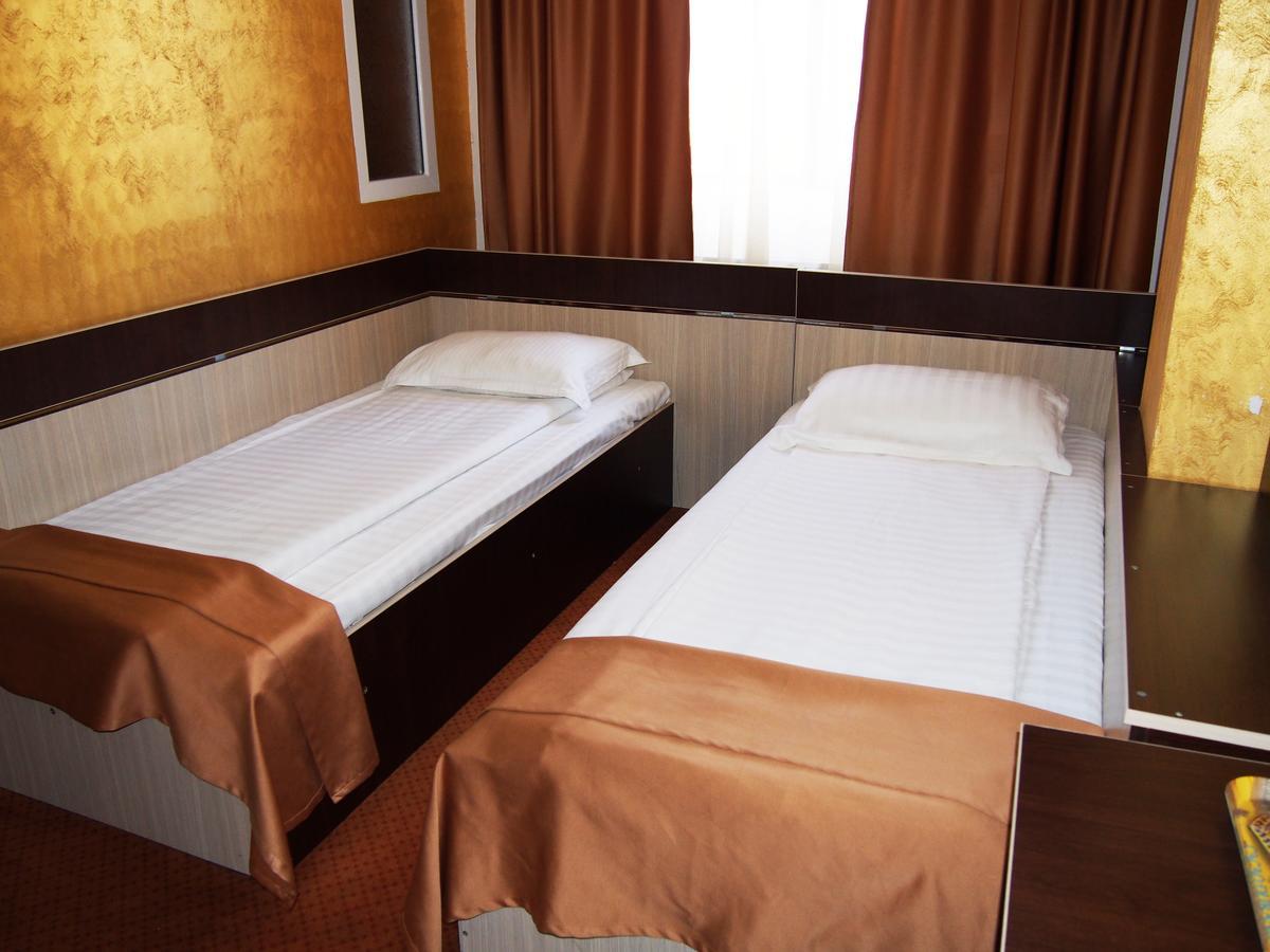 Asia Hotel Тиргу-Жіу Екстер'єр фото